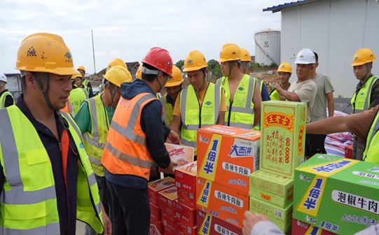 公司工会慰问市政工程公司海绵城市项目施工人员