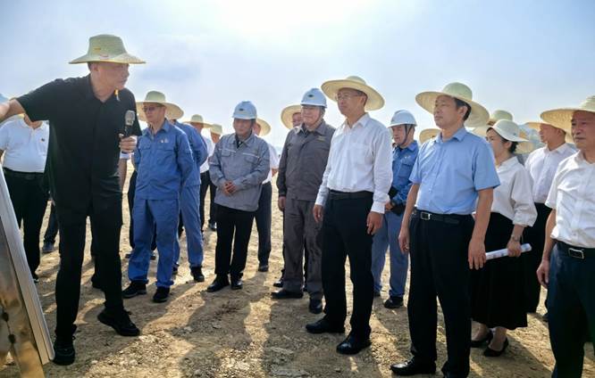 谢卫江到市政工程公司岳阳乙烯项目场平工程调研