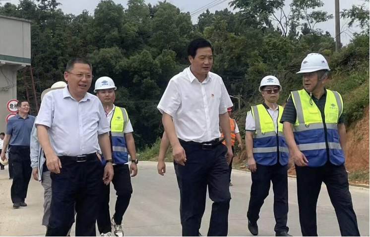 张中于到公司承建的铁山灌区项目调研