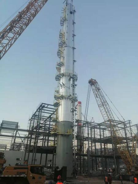 西北分公司榆林化学项目部成功吊装二氧化碳解析塔