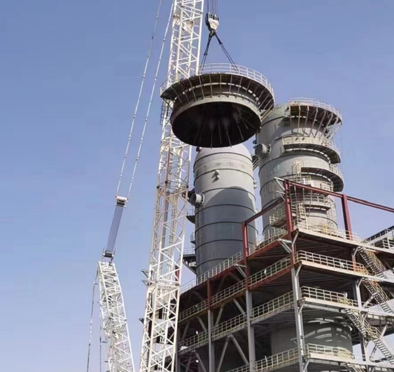 西部公司伊泰新疆甘泉堡项目反应器拆除首吊成功