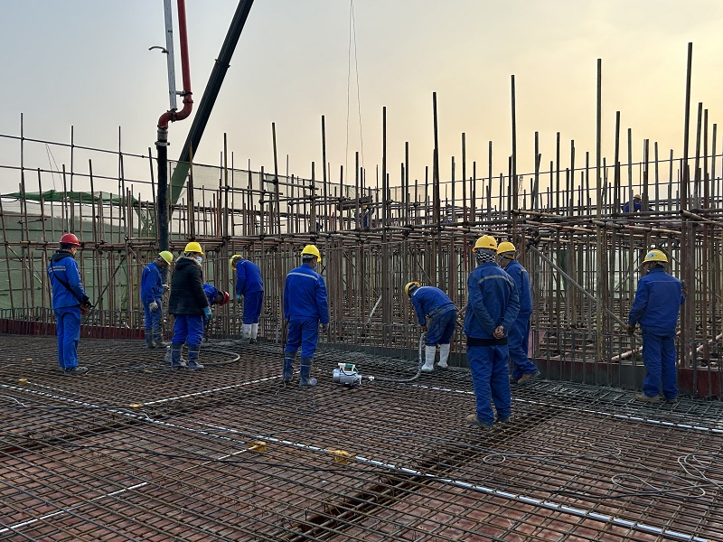华东公司恒力石化（大连）新材料项目主体结构封顶