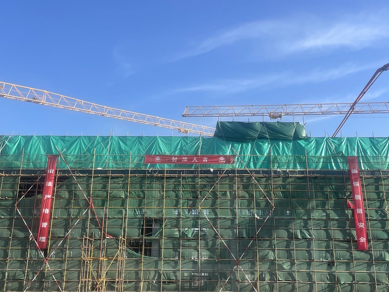 东北公司宁夏晶新能源项目首座土建厂房封顶