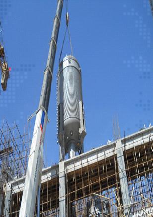 山西分公司潞安项目部五台聚合釜成功吊装就位