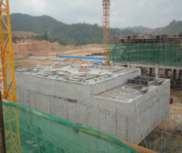 东北分公司承建的翁福紫金磷酸项目反应槽成功封顶