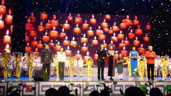 公司承办的“我心光明·天下岳阳楼”吟唱晚会举行