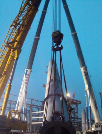 安装制造分公司承建的临高化工核心设备吊装成功