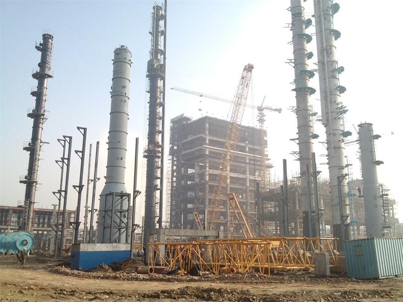 江苏分公司承建的华昌化工原料结构调整项目大型设备吊装成功