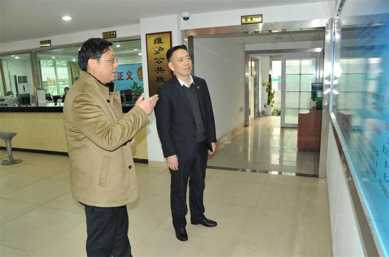 刘德辉到岳阳市中级人民法院视察工作