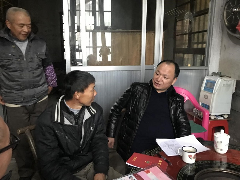 周鸿率队到汨罗市川山坪镇达摩岭村帮扶贫困户