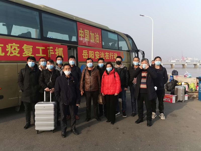 公司包车点对点跨省送员工赴舟山浙石化项目返岗复工