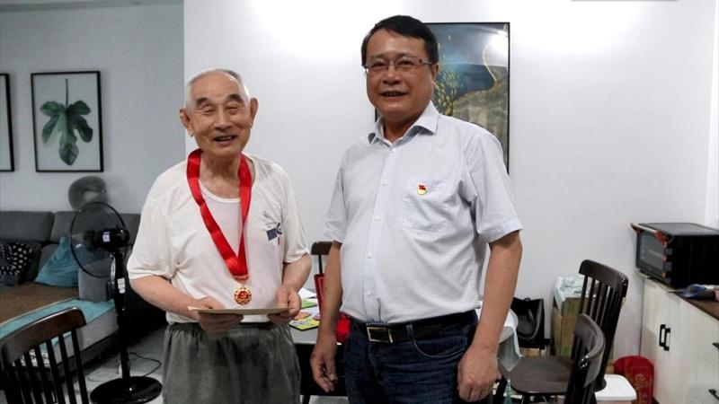 公司党委开展“七一”走访慰问活动