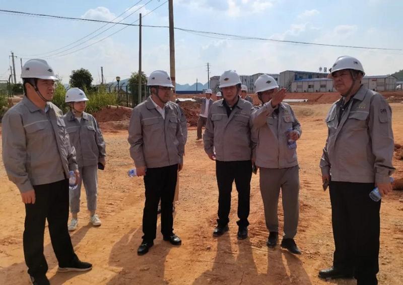 陈岳刚一行到建筑工程分公司崇左项目检查指导工作