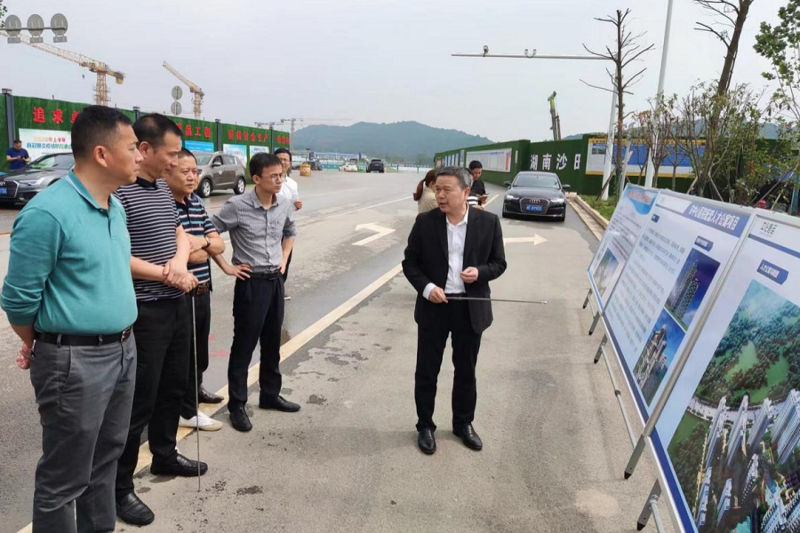 南湖新区领导到岳阳市中心医院配套人才公寓项目调研