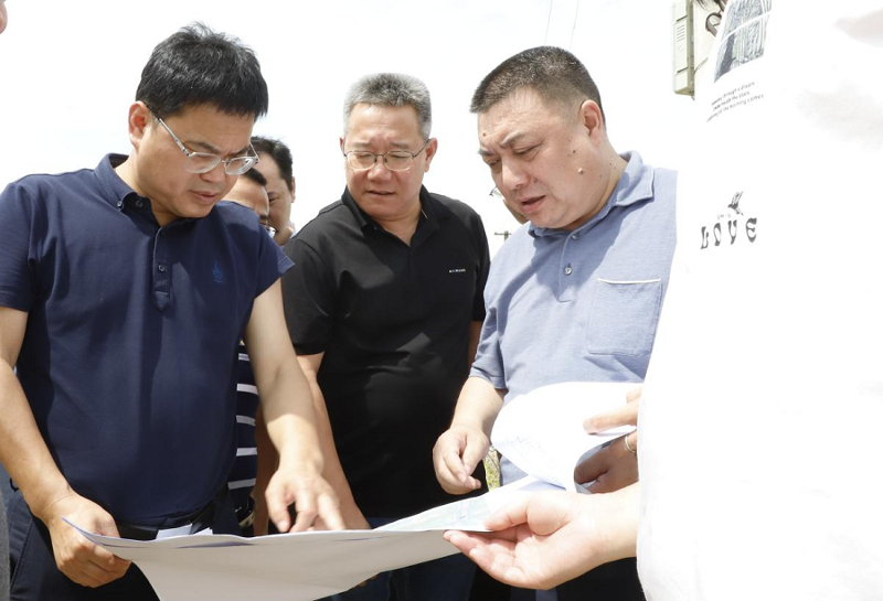 李美云到市中心医院人才公寓和四化建南区改造项目调研