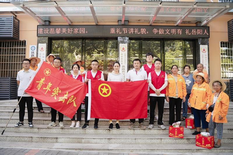 市政工程公司组织青年志愿者参与社区文明创建活动