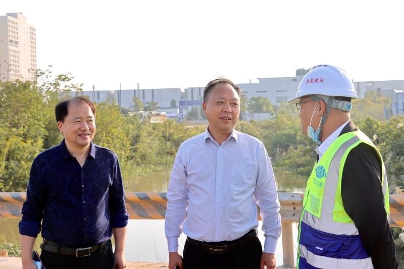 李建华到岳阳自贸片区产业综合体建设项目调研