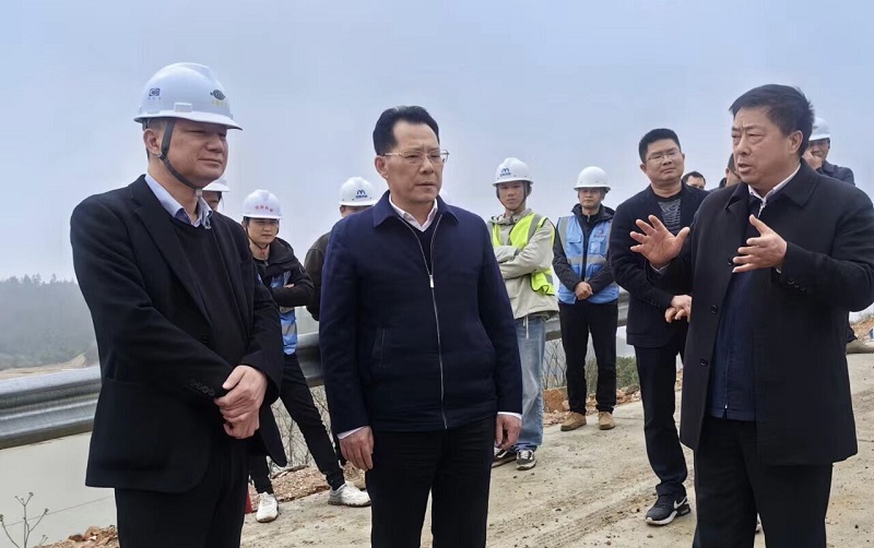 李建华到市政公司黄茆山生态修复项目调研