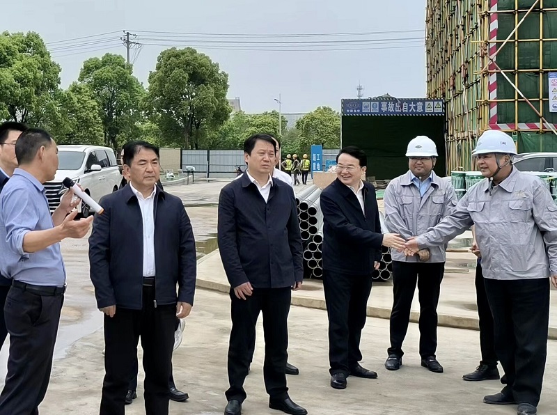曹普华到市政公司岳阳高新区标准化厂房项目督导调研