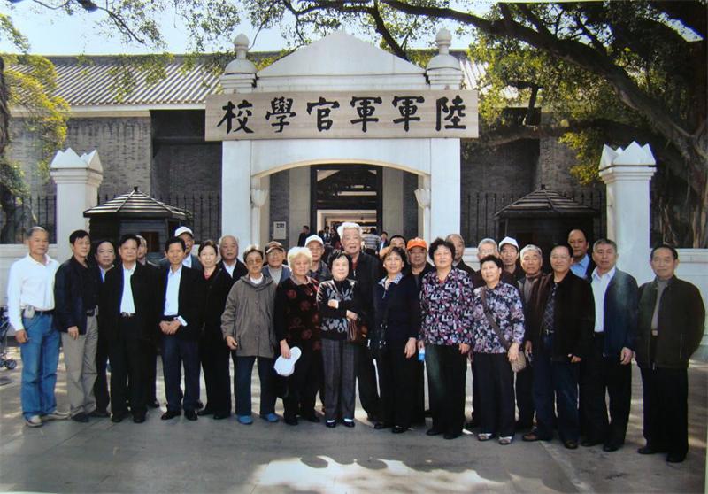 公司组织离休老领导参观陆军军官学校