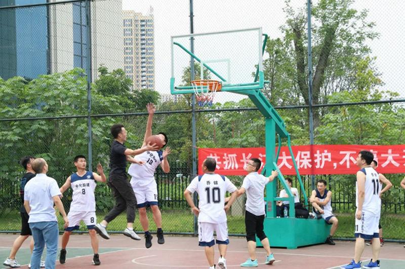 公司与长江生态保护集团进行篮球友谊赛
