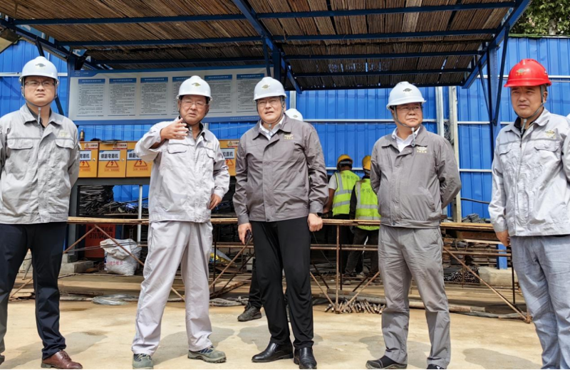 赵亮带队到公司在岳部分项目慰问调研