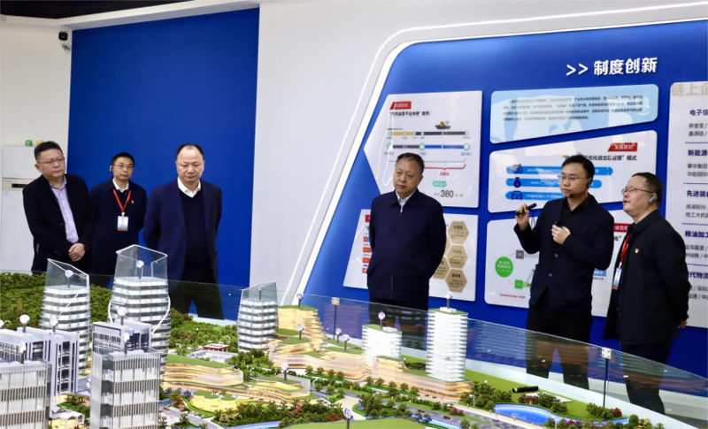 谢运策带队参观岳阳自贸片区综合体建设项目清廉工程