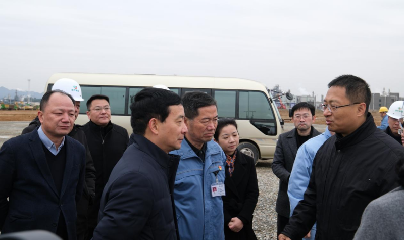 谢卫江赴公司湖南石化岳阳乙烯项目现场调度慰问