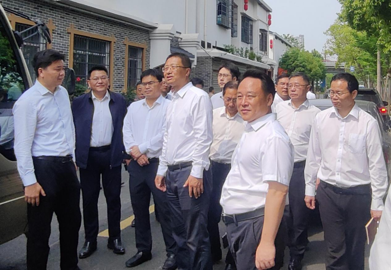 谢卫江到岳阳污水治理项目西瓜山黑臭水体治理工程调研