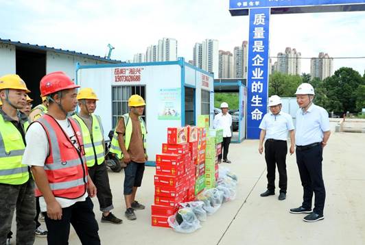 防汛抗灾 四化建在行动丨公司工会慰问防汛抗灾一线职工
