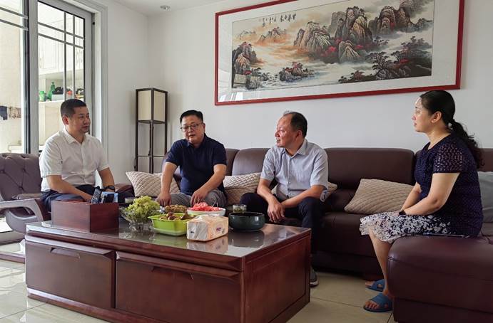 周鸿对下级“一把手”开展廉洁家访 | 打赢党的建设 “关键战”