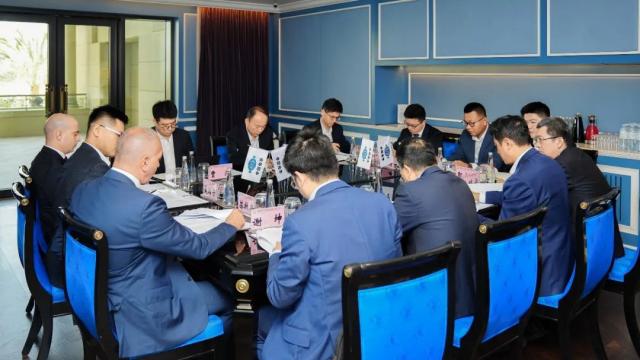 莫鼎革到驻阿联酋机构调研并慰问一线员工