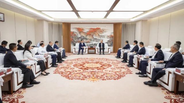 莫鼎革与广州市委副书记、市长孙志洋举行会谈