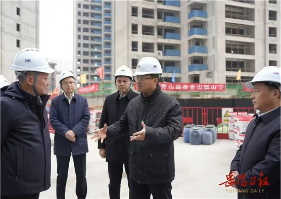 谢卫江到公司南区改造项目九禧府楼盘调研