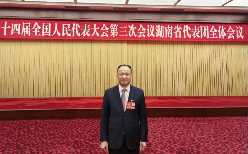 聚焦两会 | 全国人大代表周鸿建议获主流媒体深入报道①
