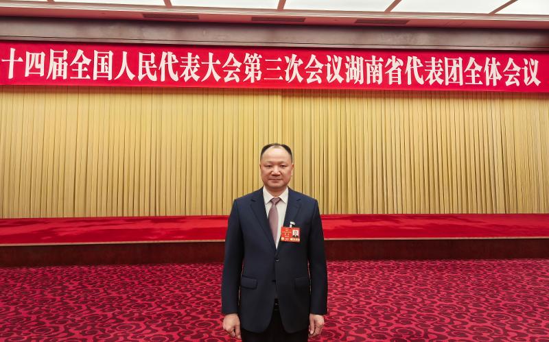 聚焦两会 | 全国人大代表周鸿建议获主流媒体深入报道②