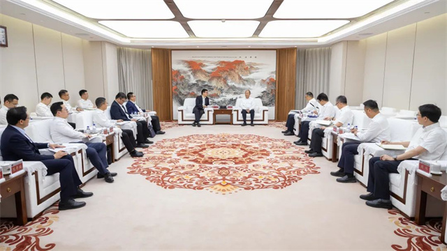 莫鼎革会见上海电气集团党委书记、董事长吴磊