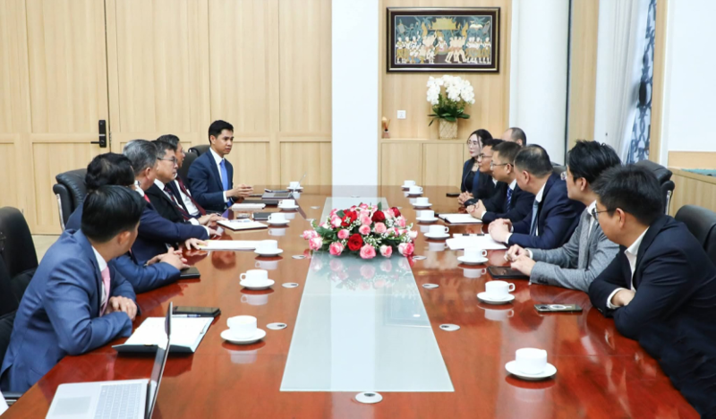 周鸿拜会柬埔寨副首相孙占托等领导