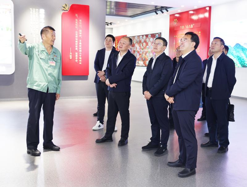 周鸿率队赴河南心连心集团及新乡县考察调研