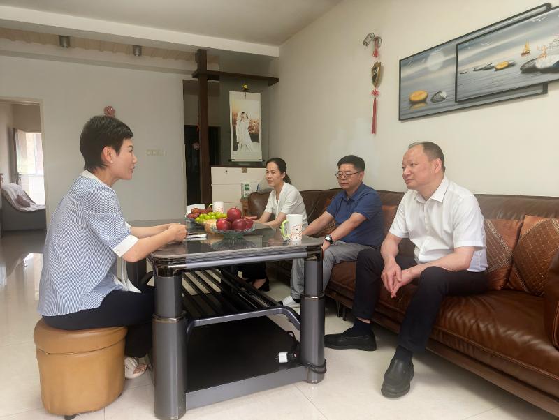 周鸿对新提拔下级“一把手”开展廉洁家访