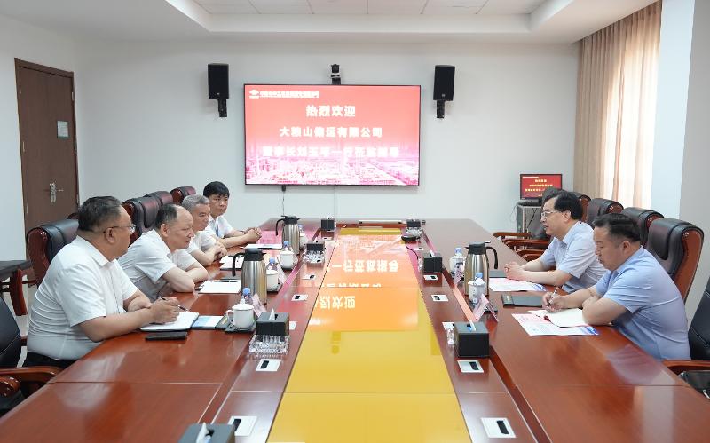 周鸿与山西大粮山储运公司董事长刘玉平举行会谈