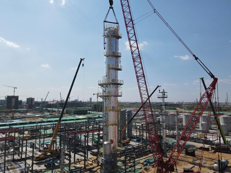六比六创 实干争先 | 四化建西部公司陕煤榆林醋酸乙烯项目两台核心塔器吊装就位