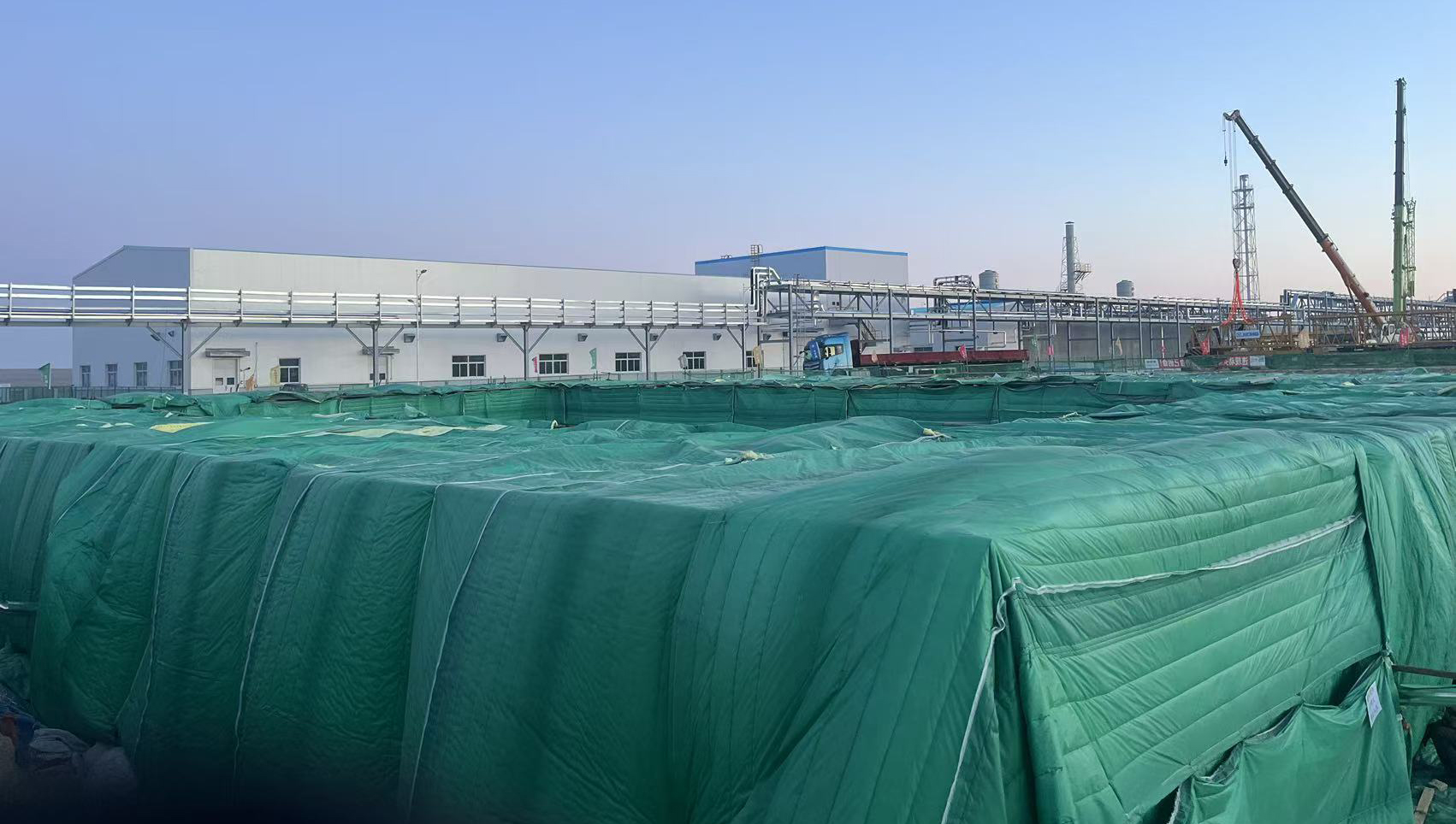 23.2.3故事里的四化建①丨他们用棉被在雪原铺出了一条绿色之路.jpg