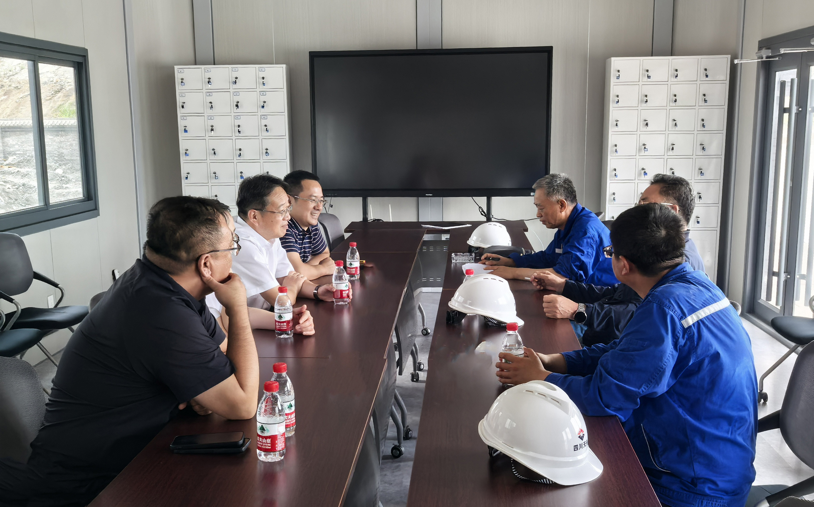 26.1.1四化建与四川天舟生物质能源举行会谈.jpg